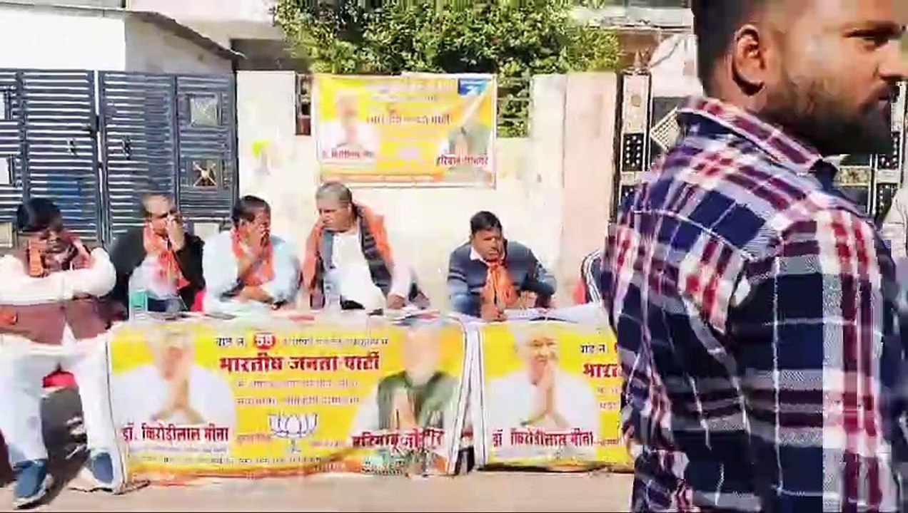 नगर परिषद क्षेत्र के वार्ड नंबर 55 के पार्षद के उपचुनाव हुए शुरू,नगर परिषद सभापति मेघा वर्मा सहित भाजपा पदाधिकारी मौजूद