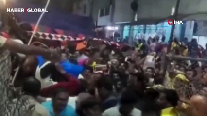 Hindistan'da izdiham çıktı! 6 kişi böyle ezildi