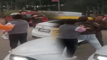 Kadınla tartışanları uyardı: Saldırıya uğradı