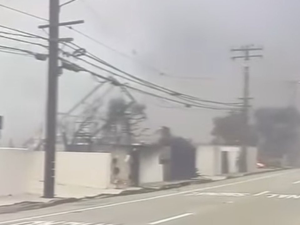 Paris Hilton muss im TV ansehen, wie ihr Haus abbrennt