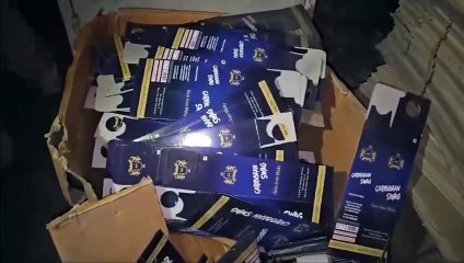 देशी शराब की फैक्ट्री में छापा मिला अंग्रेजी शराब की बदलें और रैपर