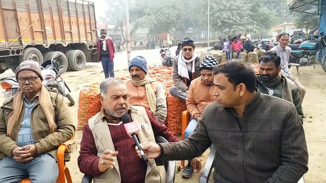 ईटीवी भारत इंपैक्ट,फर्रुखाबाद- किसान बोले कि ईटीवी भारत की खबर पर अफसरों ने लिया संज्ञान,खबर चलने के बाद यूपी की सबसे बड़ी मंडी में अफसर पहुंचे,जल्द समस्या का होगा समाधान