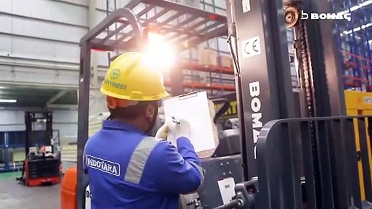 PENGIRIMAN UNIT BOMAC FORKLIFT KAPASITAS 3 TON SEBANYAK 3 UNIT - BADAN PEMBEKALAN TNI