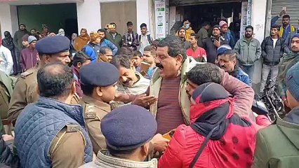 नालंदा में मामूली बात को लेकर हुए विवाद से रणक्षेत्र में तब्दील हुआ इलाका. दोनों पक्षों को समझाने गए वार्ड पार्षद प्रतिनिधि भी पिटे!