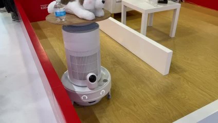 CES 2025 - Le robot aspirateur qui devient aussi servant