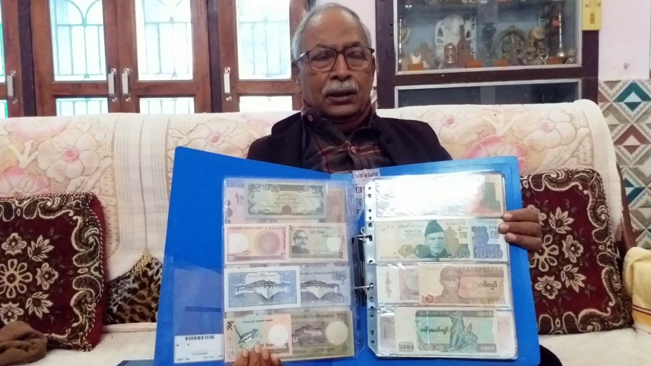 gorakhpur, गोरखपुर: मिलिए शौक के एक ऐसे राजा से जो थे तो प्रोफेसर, लेकिन उनकी गैलरी में मौजूद है हर दौर के सिक्कों का विशाल भंडार, डॉक टिकट, करेंसी, माचिस का संग्रह भी अदभुत