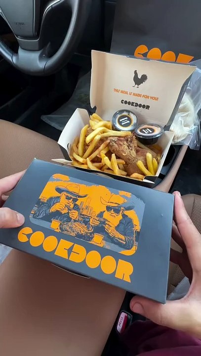 Follow for more ASMR videos🌮🍟 Credits: @malyehrch #mukbang #asmr #fastfood #asmreating