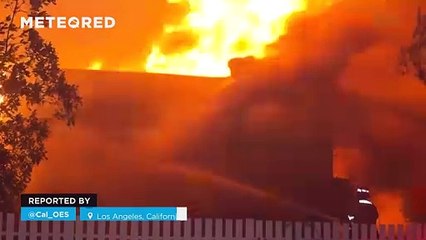 Potentes incendios azotan California, USA.