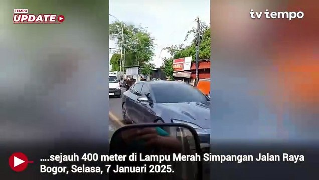 Petugas Dishub Depok Bergelantungan di Depan Mobil Pikap yang Menolak Diberhentikan