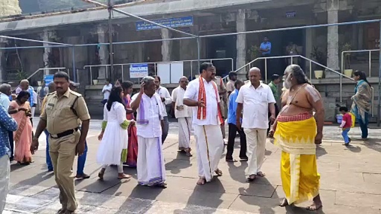 Ap_vsp_66_09_ Simhadri _vaikunta_ ekadashi_ arrangements_av_ap10145