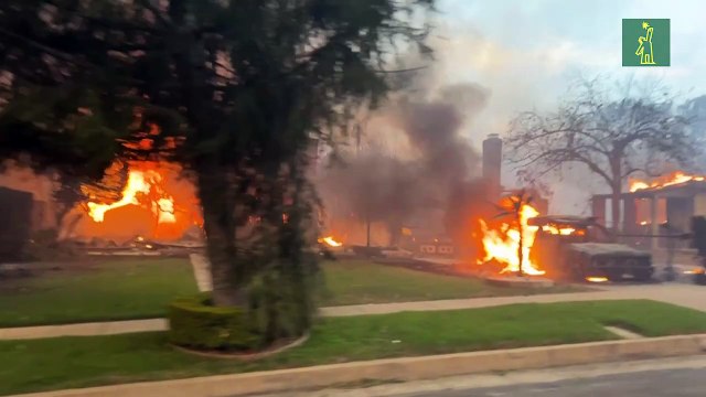 Comunidades enteras son arrasadas por voraces incendios que acechan Los Ángeles
