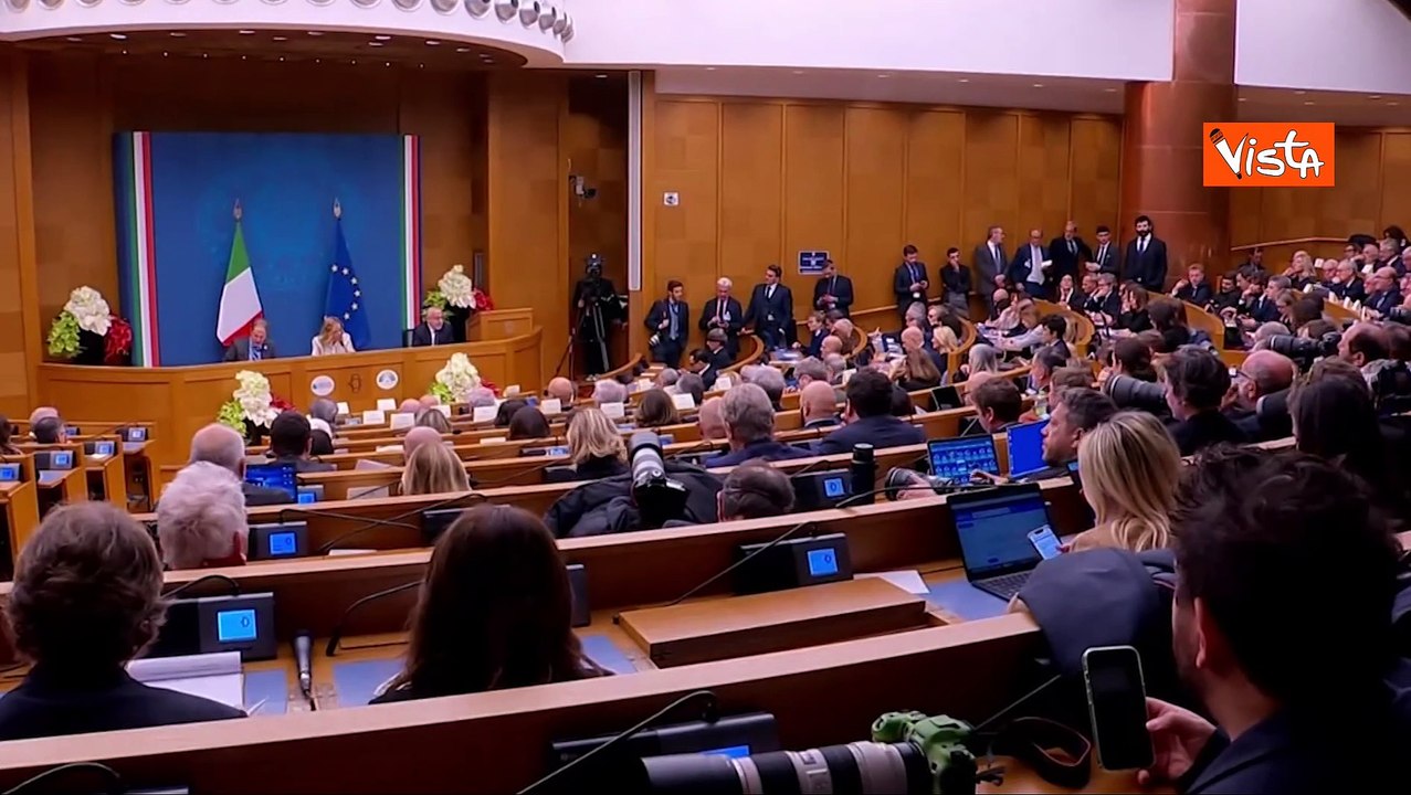 Domanda del Direttore di Vista a Meloni: Calpesta le formiche? Se le vedo no, ma non le vedo sempre