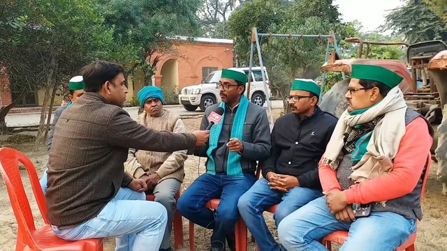 ईटीवी भारत इंपैक्ट,फर्रुखाबाद- किसान बोले कि ईटीवी भारत की खबर पर अफसरों ने लिया संज्ञान,खबर चलने के बाद यूपी की सबसे बड़ी मंडी में अफसर पहुंचे,जल्द समस्या का होगा समाधान