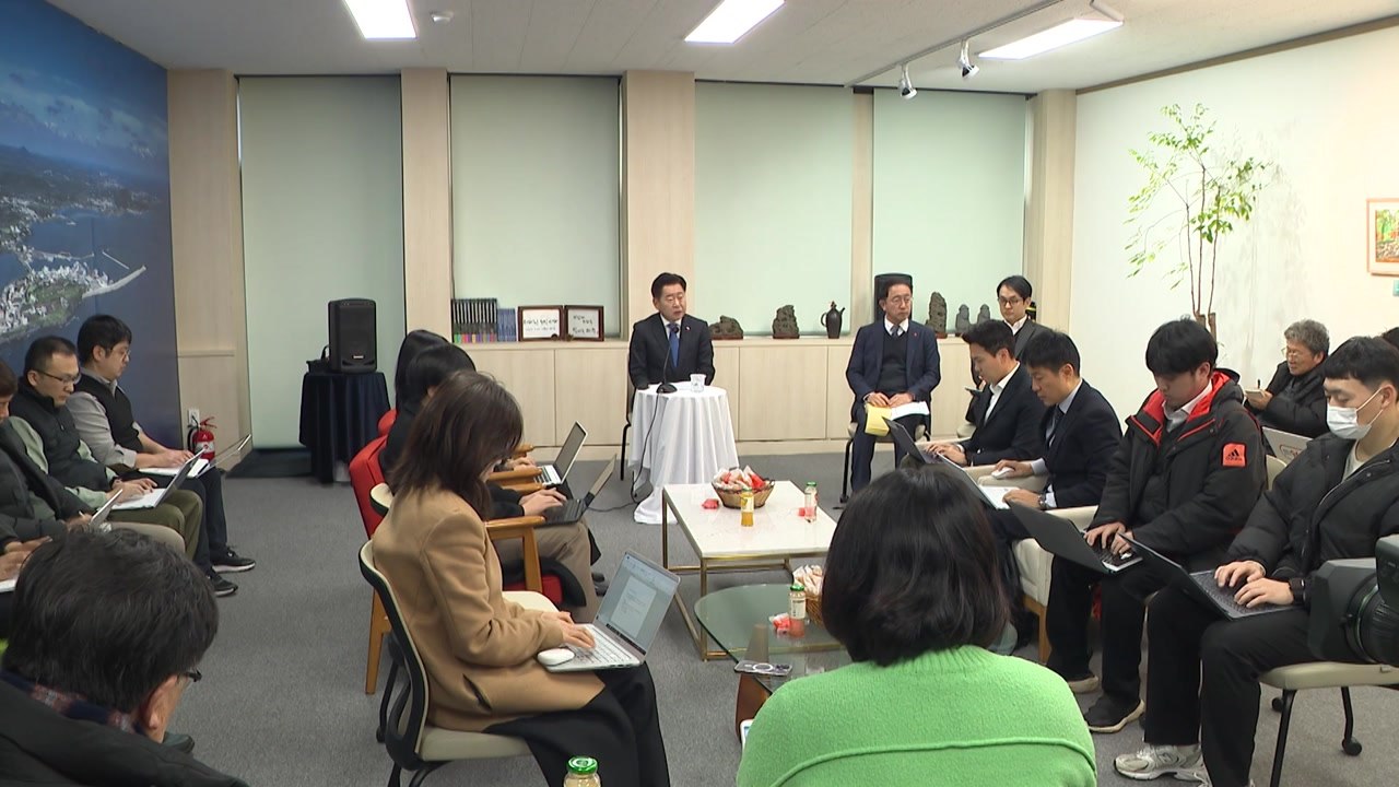 제주지사 "제2 공항 조류 충돌 가능성 철저 검증" / YTN