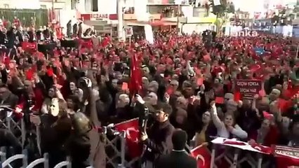 CHP Genel Başkanı Özgür Özel, 'büyük sürprizi' açıkladı:  "Türkiye'deki emeklileri, asgari ücretlileri, ezilenleri bu iktidara kırmızı kart göstermeye davet ediyorum."