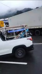 VÍDEO: Vazamento de água atinge pista da BR-280 e asfalto cede em Guaramirim