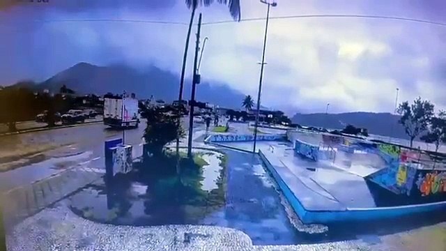 Avião de pequeno porte cai em Ubatuba, litoral de São Paulo