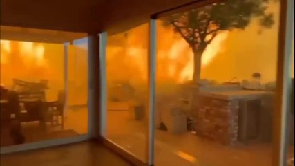 Incendi a Los Angeles, intrappolati in casa circondati dalle fiamme