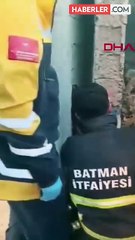 Saklambaç oynayan çocuğun kafası iki duvarın arasına sıkıştı