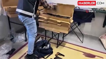 İzmir'de Silah Kaçakçılığı Operasyonu: 15 Gözaltı