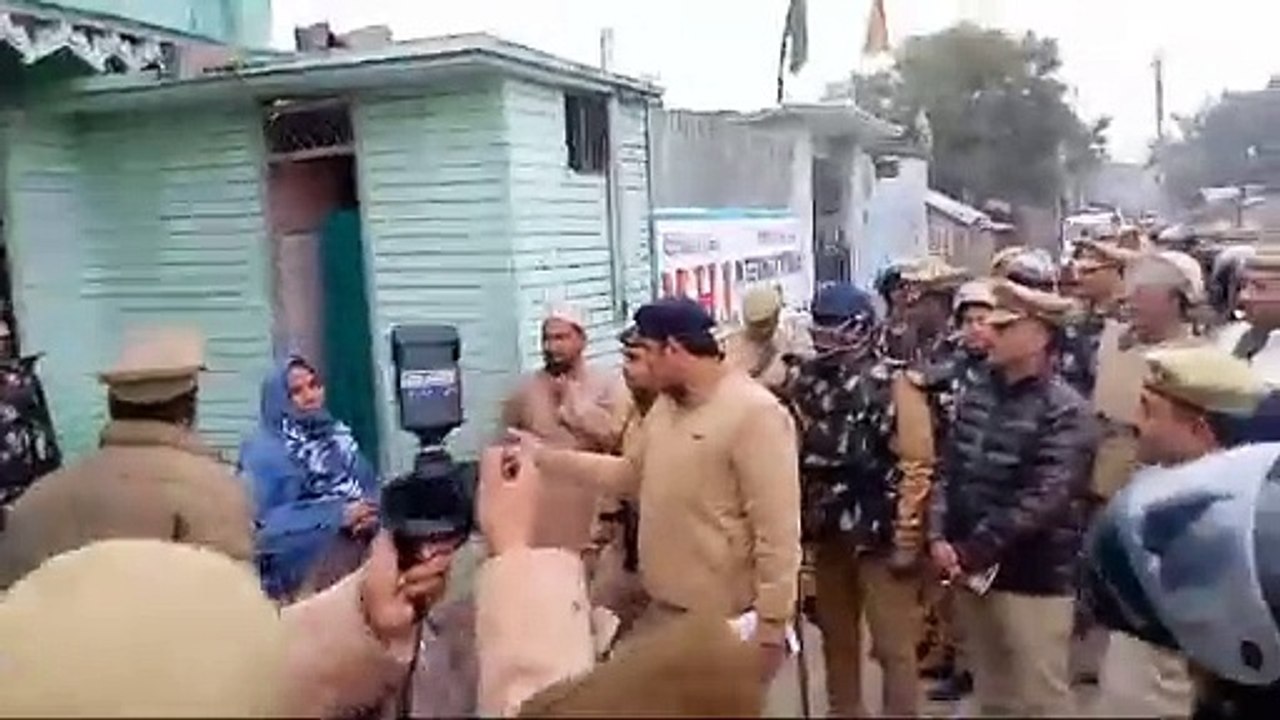 कुशीनगर एसपी खुद पशु तस्करों की तलाश में जुटे।...