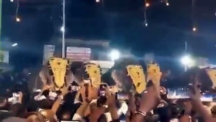 Elefante ataca homem em festival na Índia; 24 ficam feridos