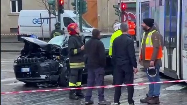 Incidente a Firenze fra tramvia e auto: due feriti e caos traffico