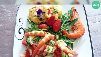 Salade crevettes, fraises, kiwis, orange, basilic et son moelleux sucré salé aux fraises