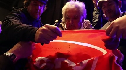 Mujica diz que está morrendo ao revelar que câncer se espalhou