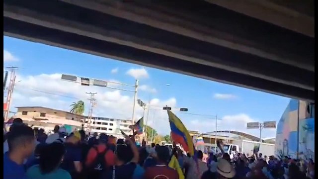 Miles de personas se suman en Venezuela a las protestas convocadas por la oposición