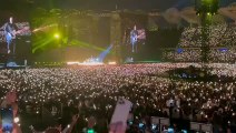Stadium turns 'Yellow' as Coldplay performs namesake song