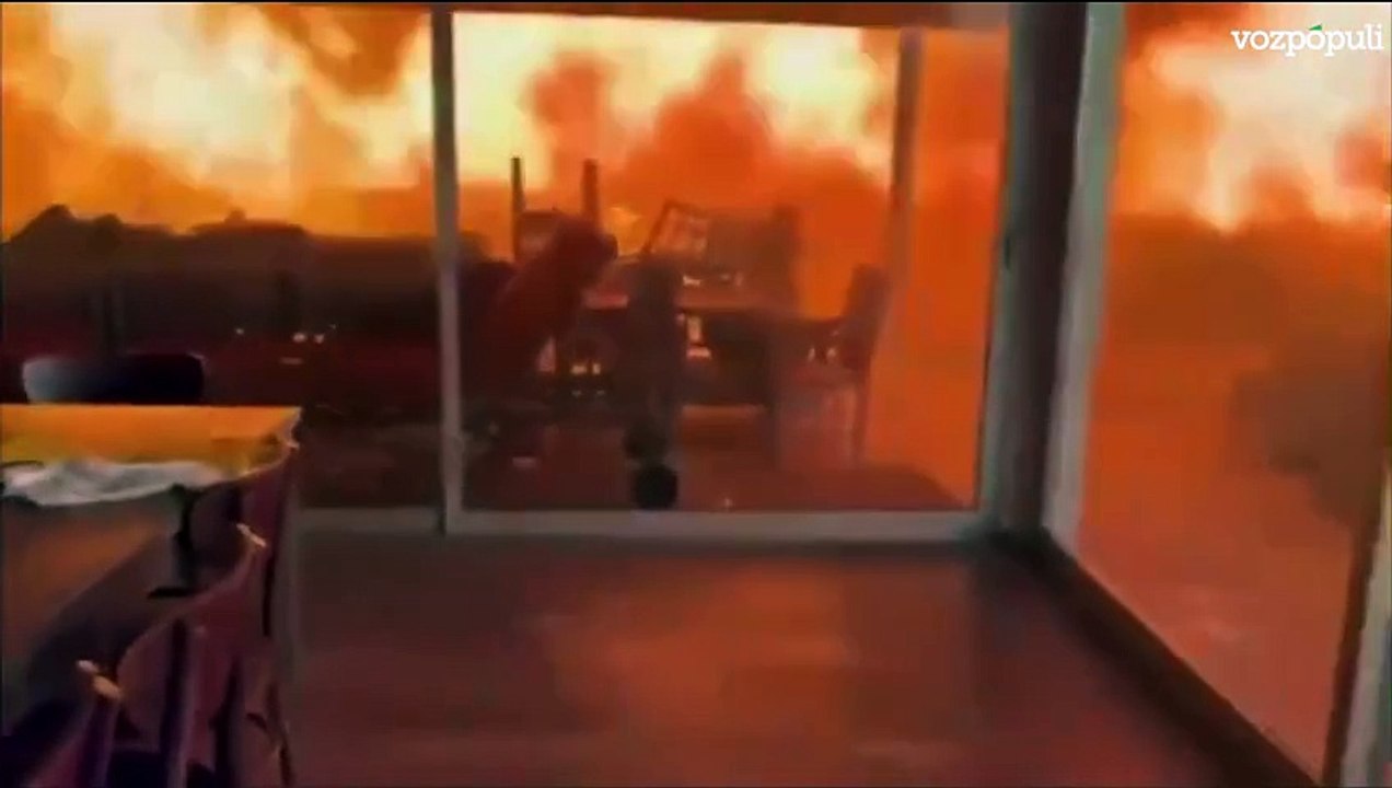 Salvaje imagen: las llamas rodean una mansión en Los Angeles