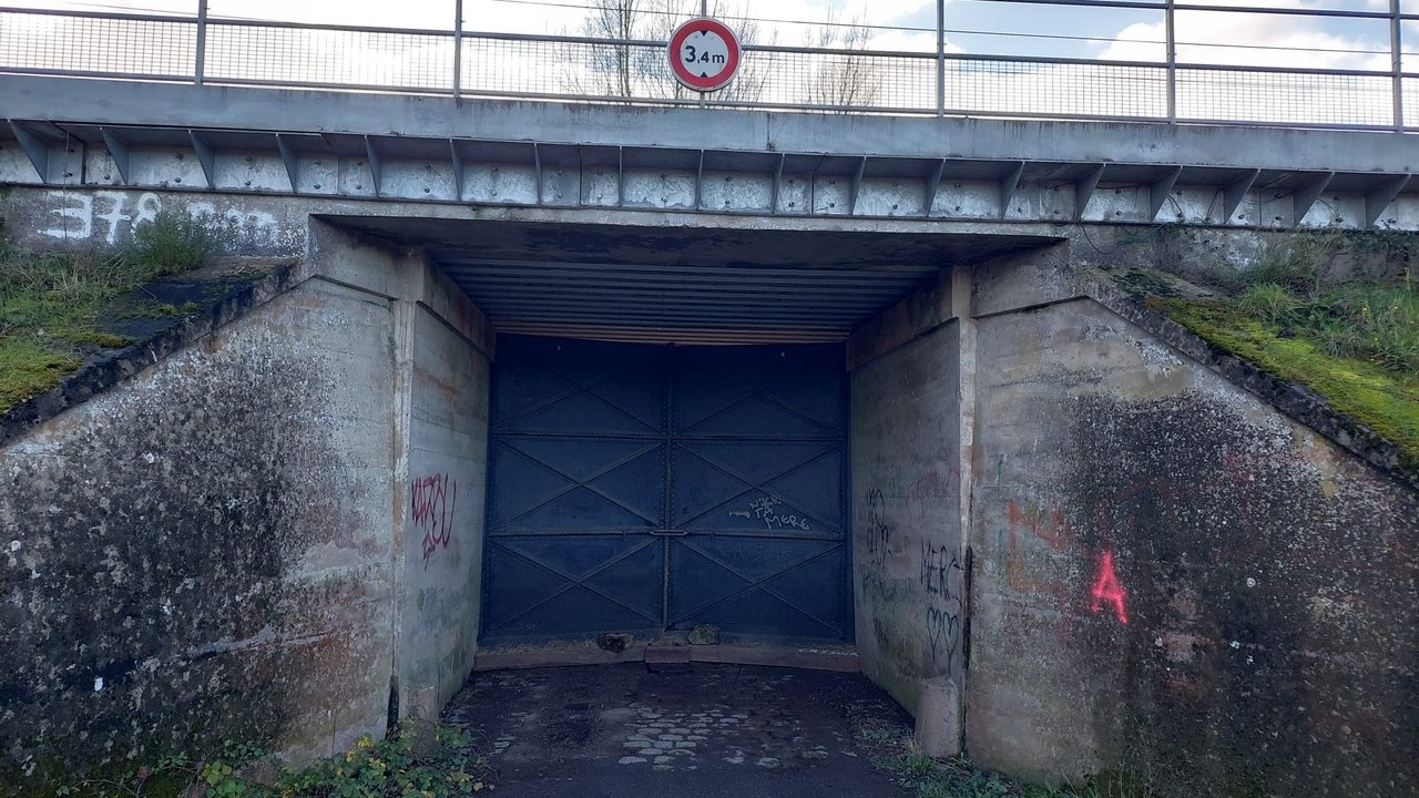 Dans le pays d'Ancenis, des portes à crue servent de digue face à la montée de la Loire