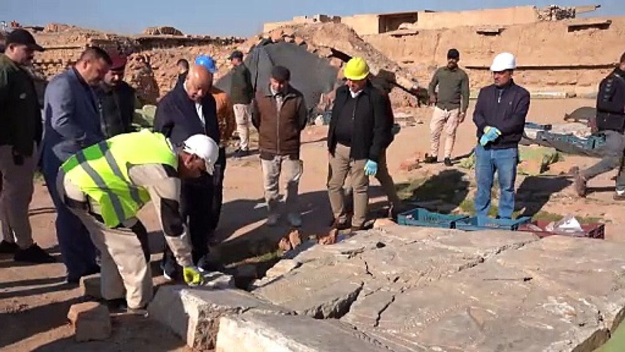 Arqueólogos reconstituem tesouros destruídos por jihadistas no Iraque