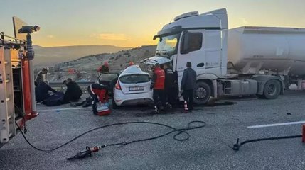 Adıyaman’da akaryakıt tankeri ile otomobil çarpıştı: Ölü ve yaralılar var