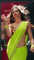 deepika-padukone-flirtingly-manipulates