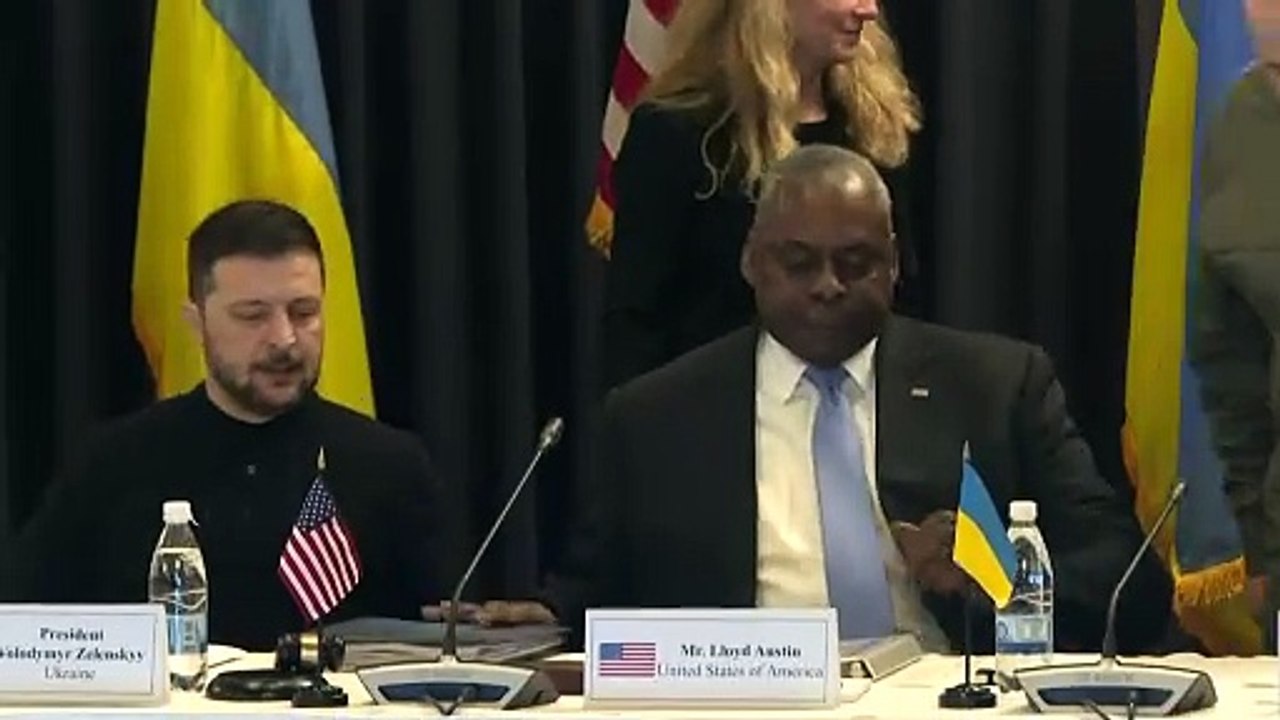 Zelensky: presença de tropas ocidentais na Ucrânia ajudaria a 'forçar a Rússia à paz'