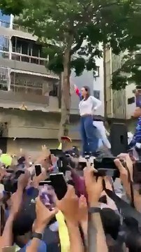 María Corina Machado dio la cara en plena concentración en Caracas: 'No tenemos miedo'