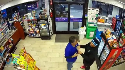 Elle gagne 250.000 Dollars au Loto et célèbre ça à la station service