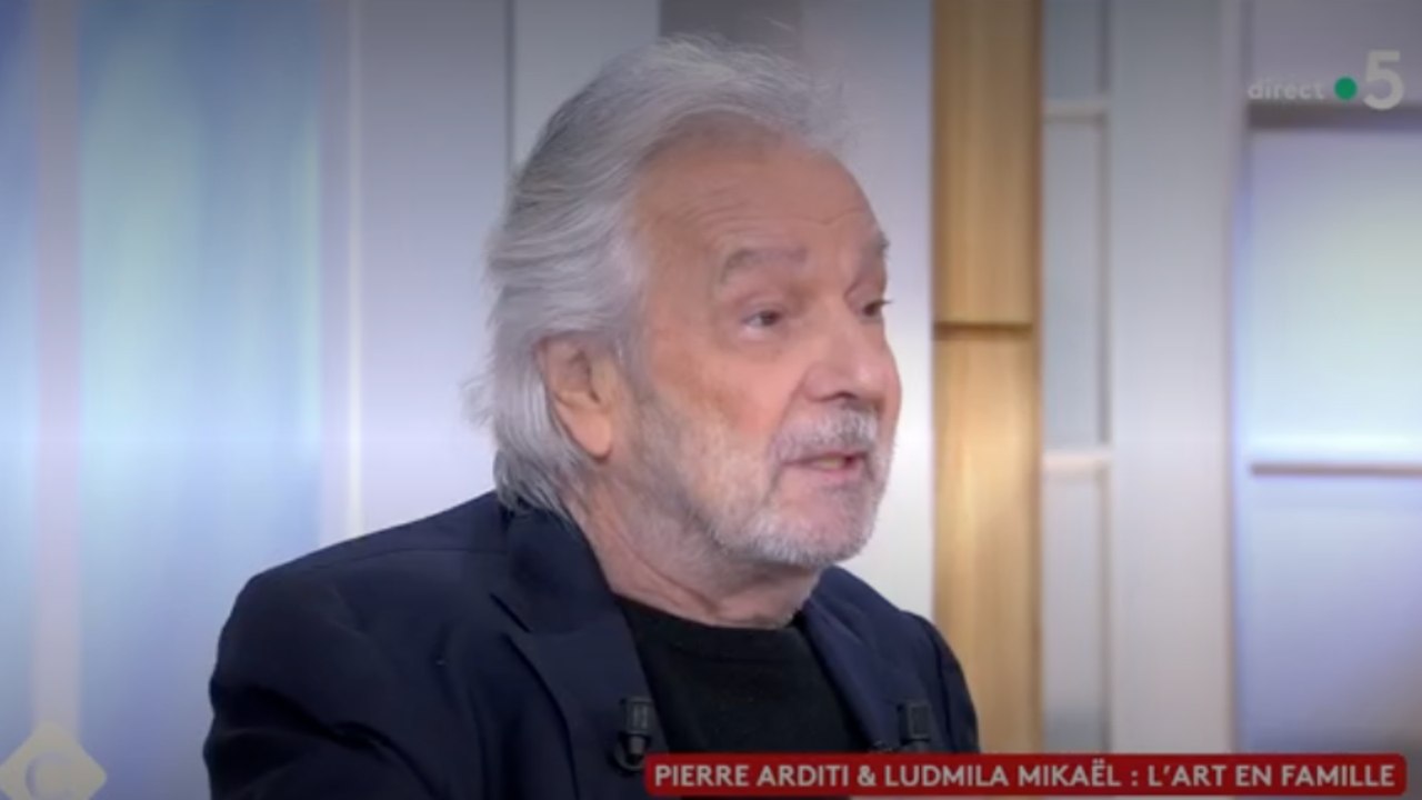 “Tu vas pas travailler dans les assurances !” : Pierre Arditi explique comment son père lui a permis de devenir acteur