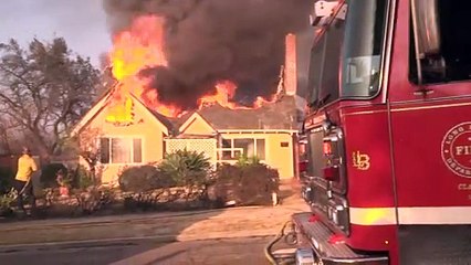 Devastación por incendios aún fuera de control en suburbios de Los Angeles