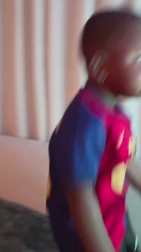 Así celebró el gol de Lamine Yamal su hermano pequeño