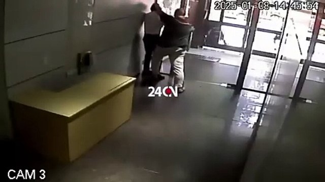 Un hombre es denunciado por sus vecinos de edificio debido a sus agresiones