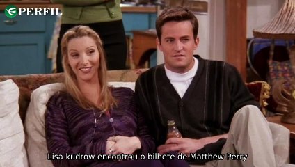 "Lisa Kudrow encontra recado de Matthew Perry, Ariana Grande rejeita interpretar Audrey Hepburn, e estreia de O Conto da Senhora Ok"
