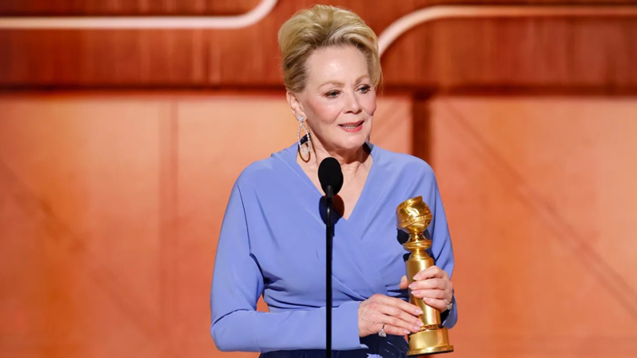 Jean Smart Calls for Awards Shows to Not to Be Televised, Urges Networks to Donate to Wildfire Victims | THR News Video