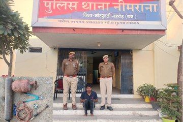 मौके पर एटीएम काटते हुए आरोपी को किया गिरफ्तार