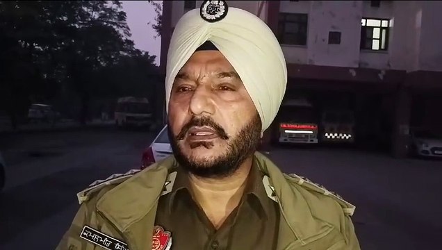 ਤਰਨਤਾਰਨ ਦੇਰ ਸਾਮ ਸਹਿਰ ਮੁਹੱਲਾ ਗੁਰੂ ਕਾ ਖੂਹ ਕੋਲ ਦੋ ਮੋਟਰਸਾਈਕਲ ਸਵਾਰ ਚਾਰ ਵਿਅਕਤੀਆ ਵੱਲੋ ਇਕ ਵਿਅਕਤੀ ਚਾਰ ਗੋਲੀਆ ਮਾਰ ਕੇ ਗੰਭੀਰ ਰੂਪ ਵਿੱਚ ਜਖਮੀ ਕਰਕੇ ਫਰਾਰ