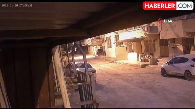 Hatay'da 4 Büyüklüğünde Deprem Anı Kameralara Yansıdı
