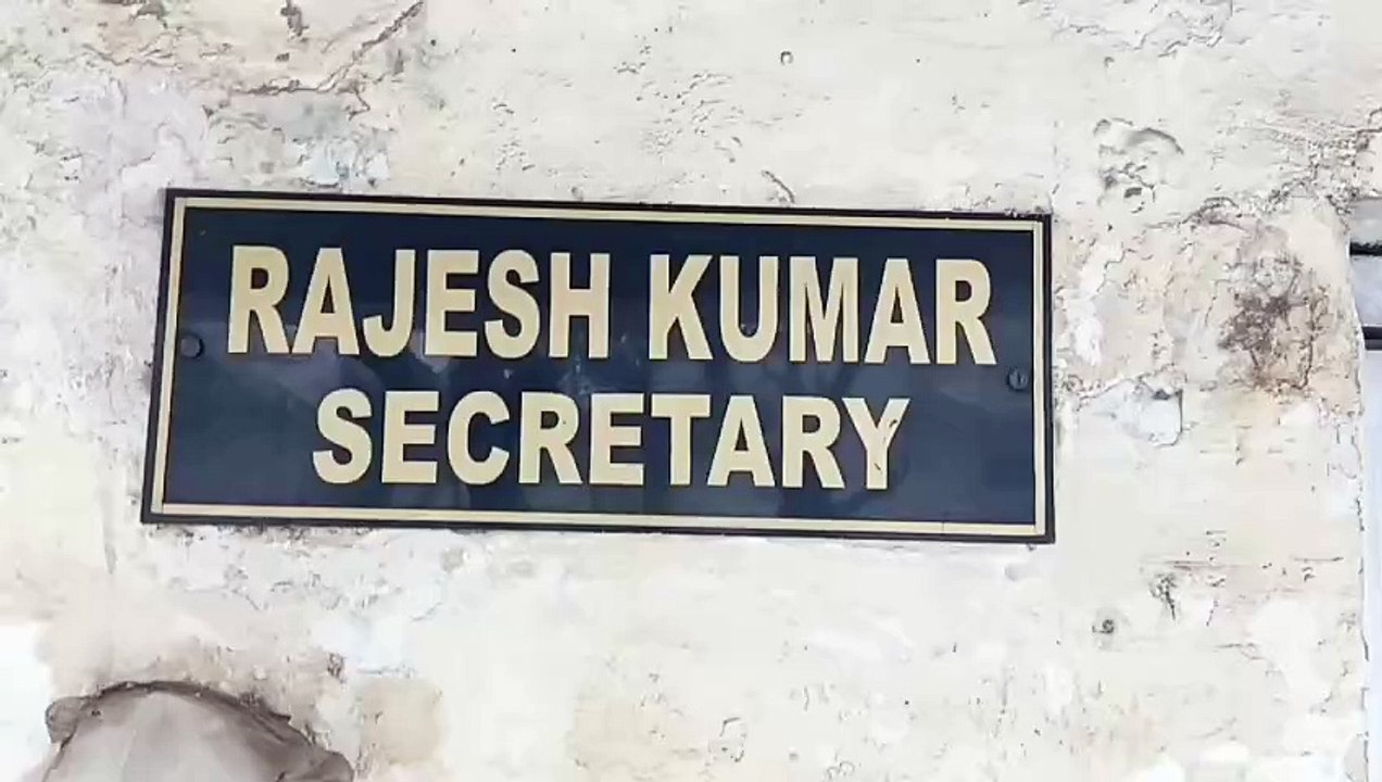 नगर परिषद ने हटाया रेलवे स्टेशन और बस स्टैंड के सामने रोड से अवैध अतिक्रमण