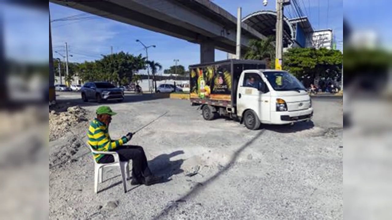 Tramo de la avenida Los Beisbolistas en malas condiciones